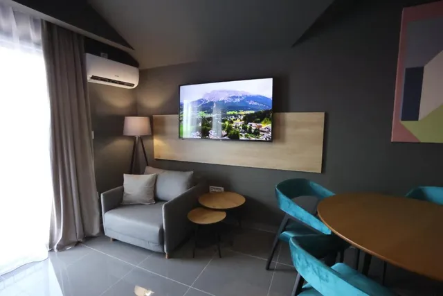 Prostran deluxe apartman sa velikim krevetom