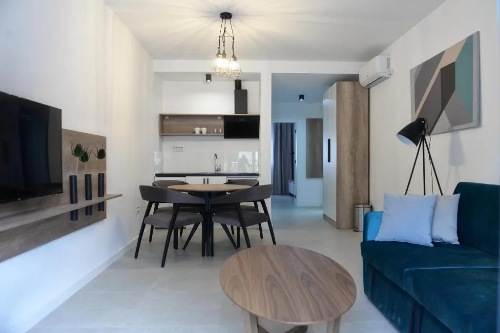 Kuhinja i trpezarija u superior apartmanu