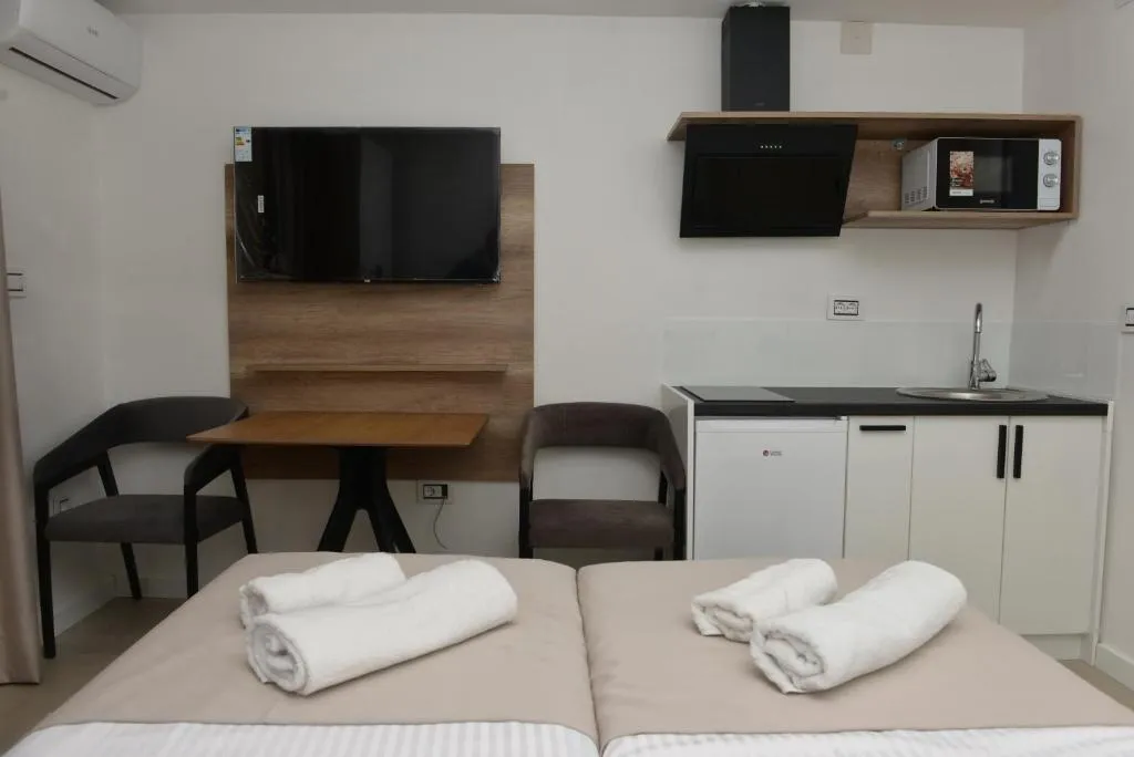 Kuhinja i trpezarija u Studio apartmanu